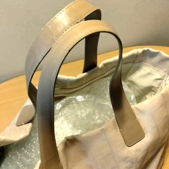 CHANEL Travel Ligne Tote - Picture 16 of 16